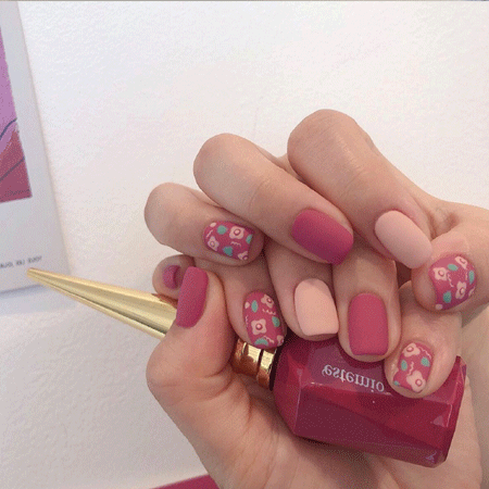 流行简约低调又好看的春日美甲