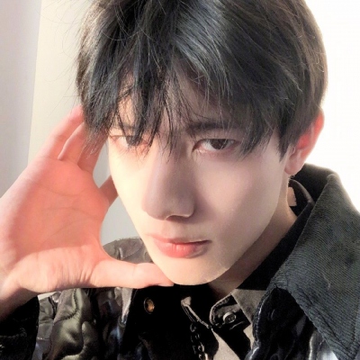 霸气的帅气男孩微信头像