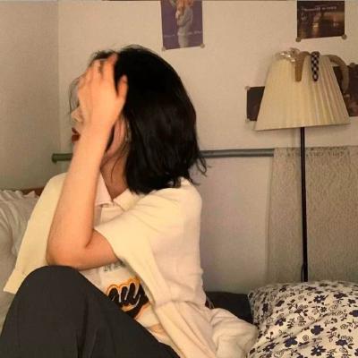 心情低落的伤感女生头像