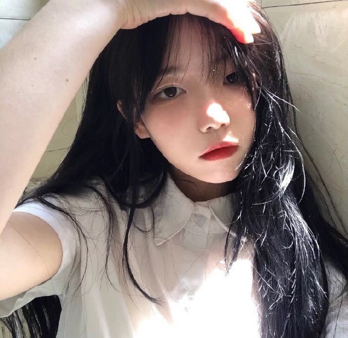 乖巧呆萌的可爱女生微信头像