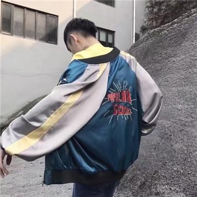 男生抑郁心情不好的伤感头像