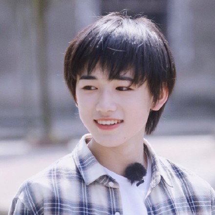 宋亚轩帅气微信头像