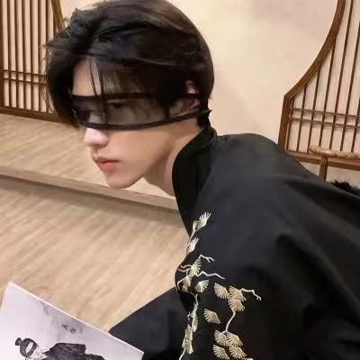 最火高冷气质男生头像