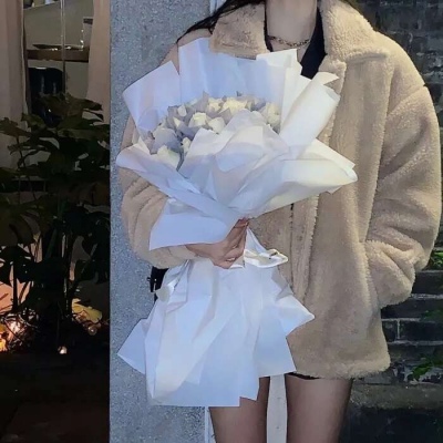 一对俊男美女的情侣微信头像