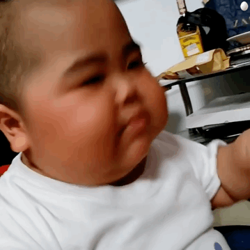 肉嘟嘟的tatan吃面包微信表情包