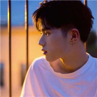 阳光帅气照耀青春的男生微信头像