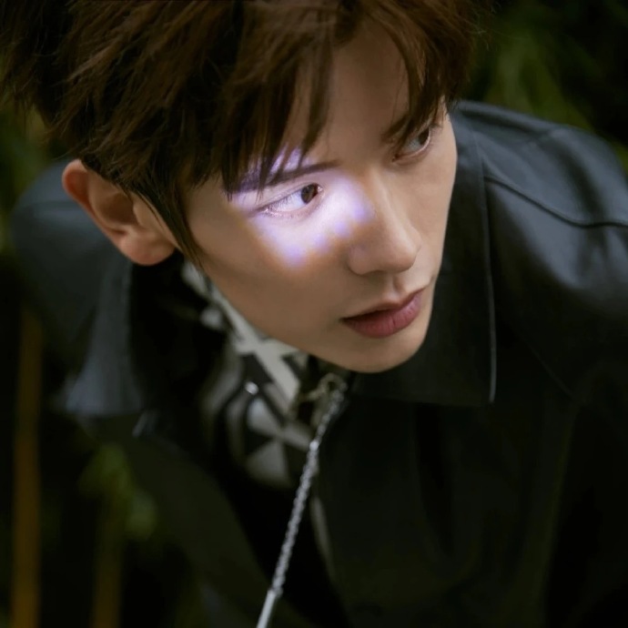 清爽干净帅气男生微信头像