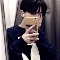 冷酷个性男生自拍微信头像