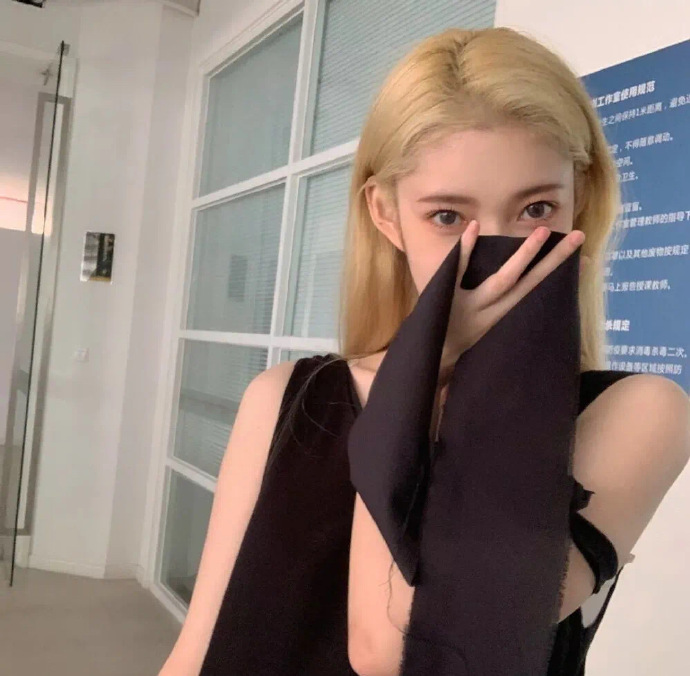 高冷的御姐范儿女生微信头像