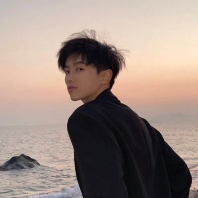 青春阳光大男孩微信头像