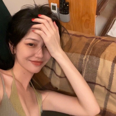 憨憨傻傻的可爱女孩微信头像