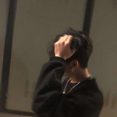很颓废的丧系男生头像
