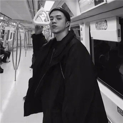 黑白系超酷超的帅气男生头像