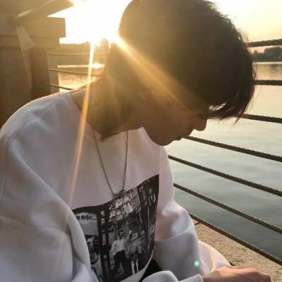 超帅侧颜的男生微信头像