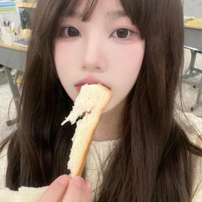 纯欲风精致女生头像