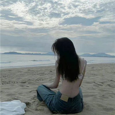 看起来自由的氛围感女生头像