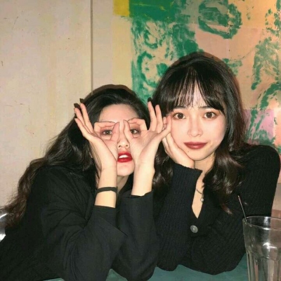 超开心洒脱的闺蜜双人微信头像