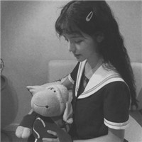 伤感黑白女生网红头像