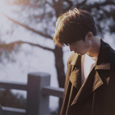 气质很好魅力的男生头像