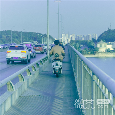清冷的很有感觉的微信背景图