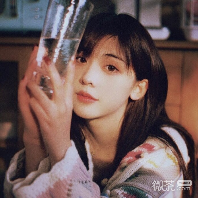 御姐高冷风的女生微信头像
