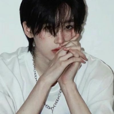 最新帅气冷漠男生头像