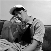 抖音热门黑白颓废时尚男生头像