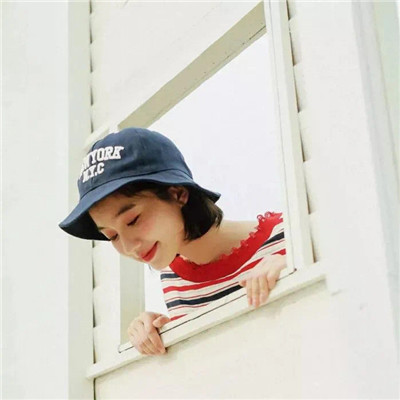 高颜值帅气短发女生微信头像