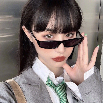 不被定义的魅力女生头像