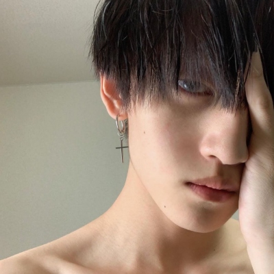 微丧高冷的男生真人微信头像