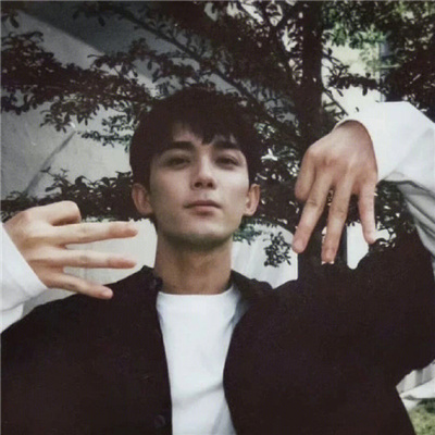 氛围感帅哥吴磊头像