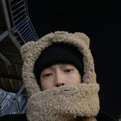 微丧高冷的男生真人微信头像