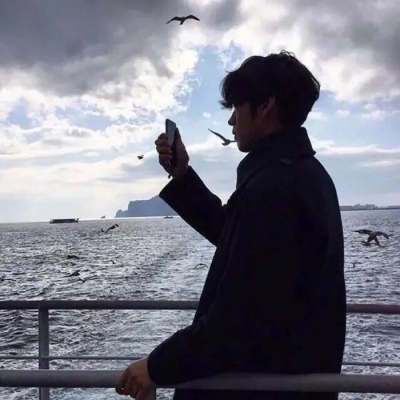 很丧很伤的男生微信头像