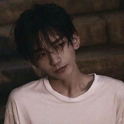 儒雅帅气的禁欲系男生微信头像