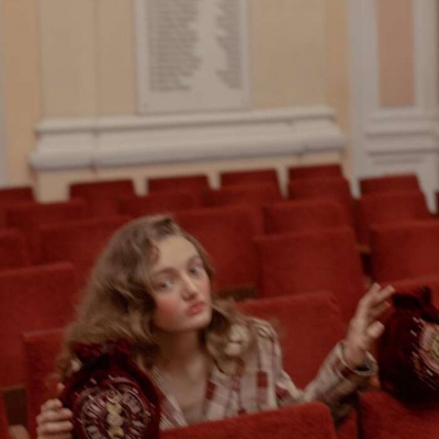 高调喜庆的精致高级欧美风微信头像