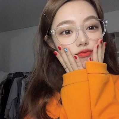 秋季橘子味的橙色系活力四射女生头像