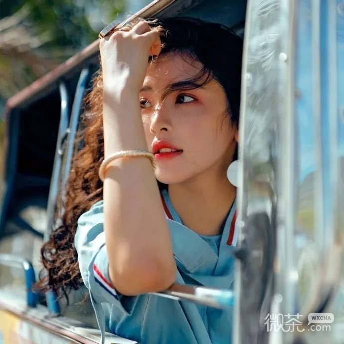 精选的绝美气质女生微信头像