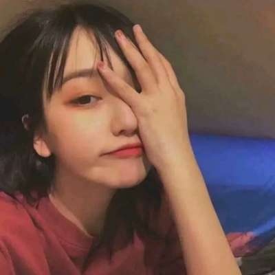 最新红色喜庆感跨年女生头像