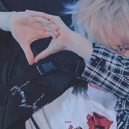 帅气男神边伯贤微信头像