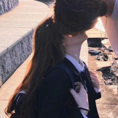 一左一右情侣部位微信头像