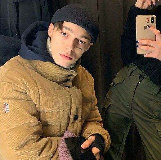 奇奇怪怪的男生微信头像