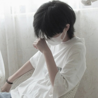 干净清爽阳光的男生微信头像