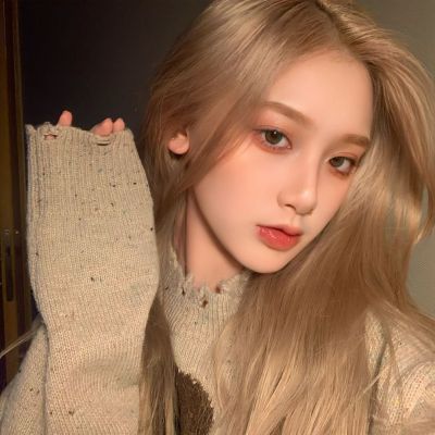 最新浪漫的美女头像