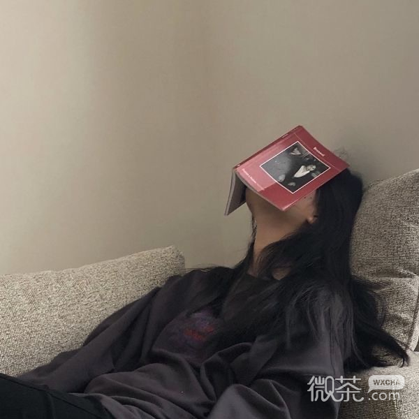 有点高冷帅气的女生微信头像