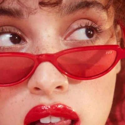 高调喜庆的精致高级欧美风微信头像