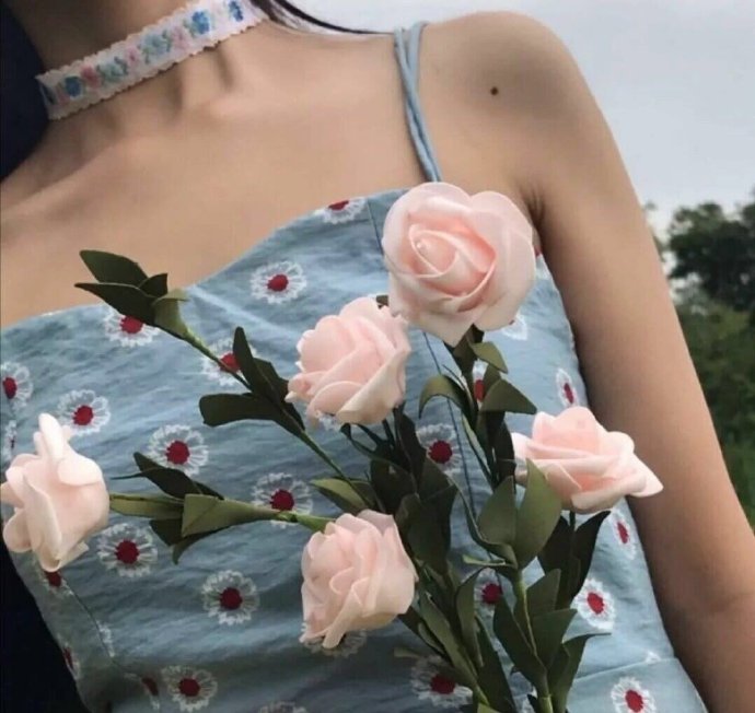 有点仙儿的复古女生微信头像