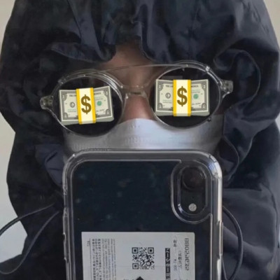 满眼都是钱的可爱微信头像