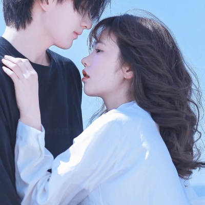 00后专用的高颜值甜蜜情侣微信头像