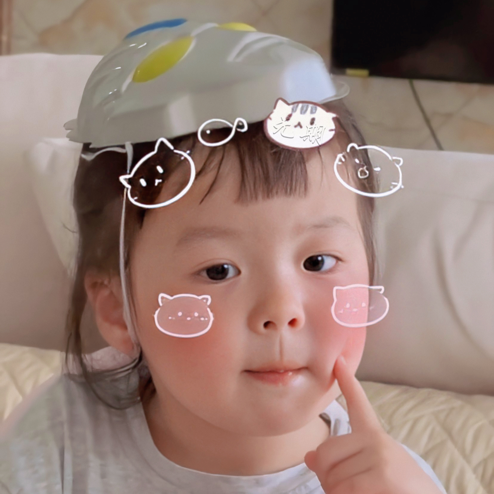 粉色可爱分丸子妹微信头像