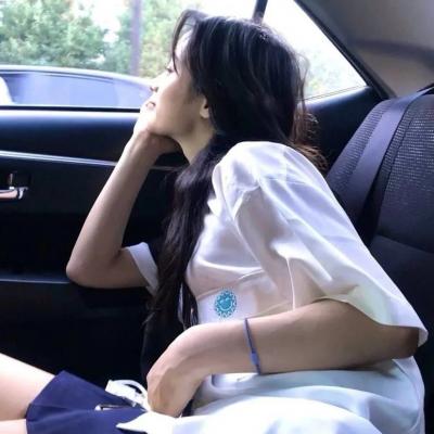 心情低落的伤感女生头像